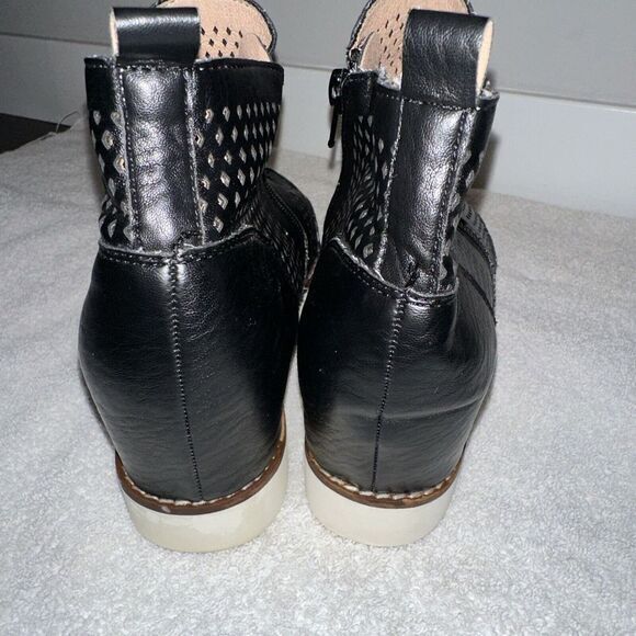 MI,IM "The Lamber" Black Perforated Double-Zip ‎ Wedge Booties Size 6.5 - Picture 4 of 6